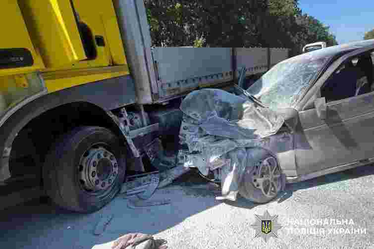 На Хмельниччині пасажирка автомобіля ВАЗ загинула після зіткнення з вантажівкою