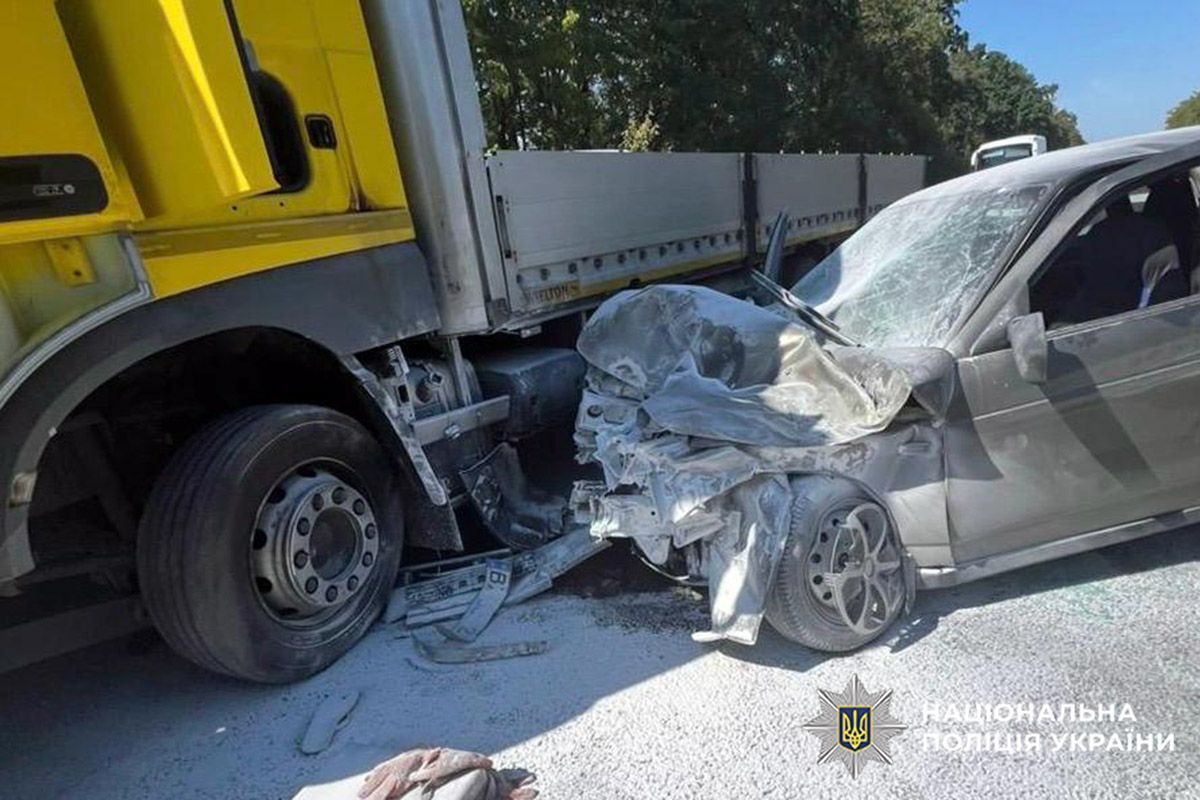 На Хмельниччині пасажирка автомобіля ВАЗ загинула після зіткнення з вантажівкою