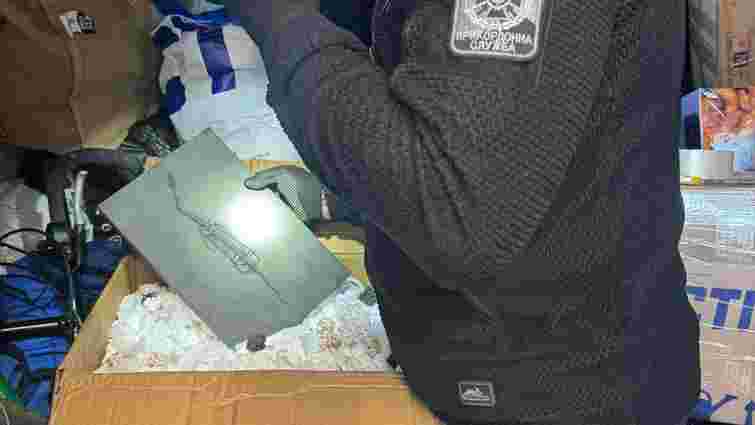 Львівські прикордонники вилучили скамʼянілу рептилію віком 200 млн років