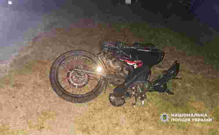 На Рівненщині 16-річний мотоцикліст збив двох пішоходів і загинув