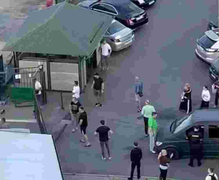 У Луцьку натовп заблокував і пошкодив автомобіль ТЦК через затримання чоловіка