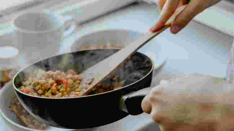 Як приготувати їжу без світла: прилади та методи, які вам допоможуть