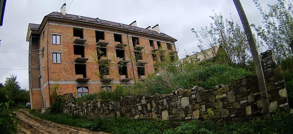 Хмельницький суд зобовʼязав знести базу відпочинку на березі Дністра