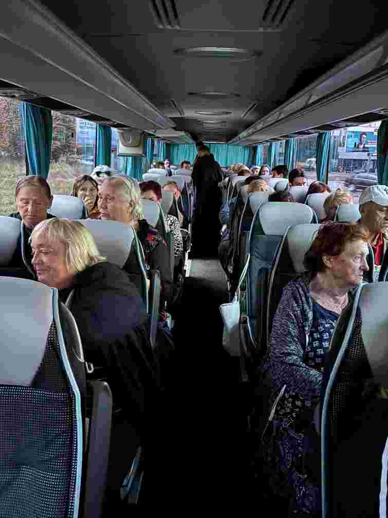 В Ужгороді зупинили автобус з київськими пенсіонерами, які нібито їхали на мітинг