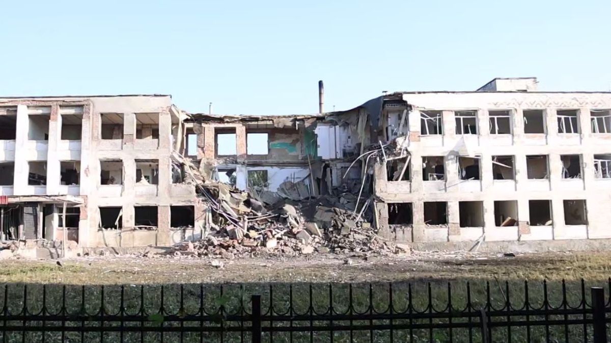 На Хмельниччині внаслідок російської атаки зруйновано швейну фабрику