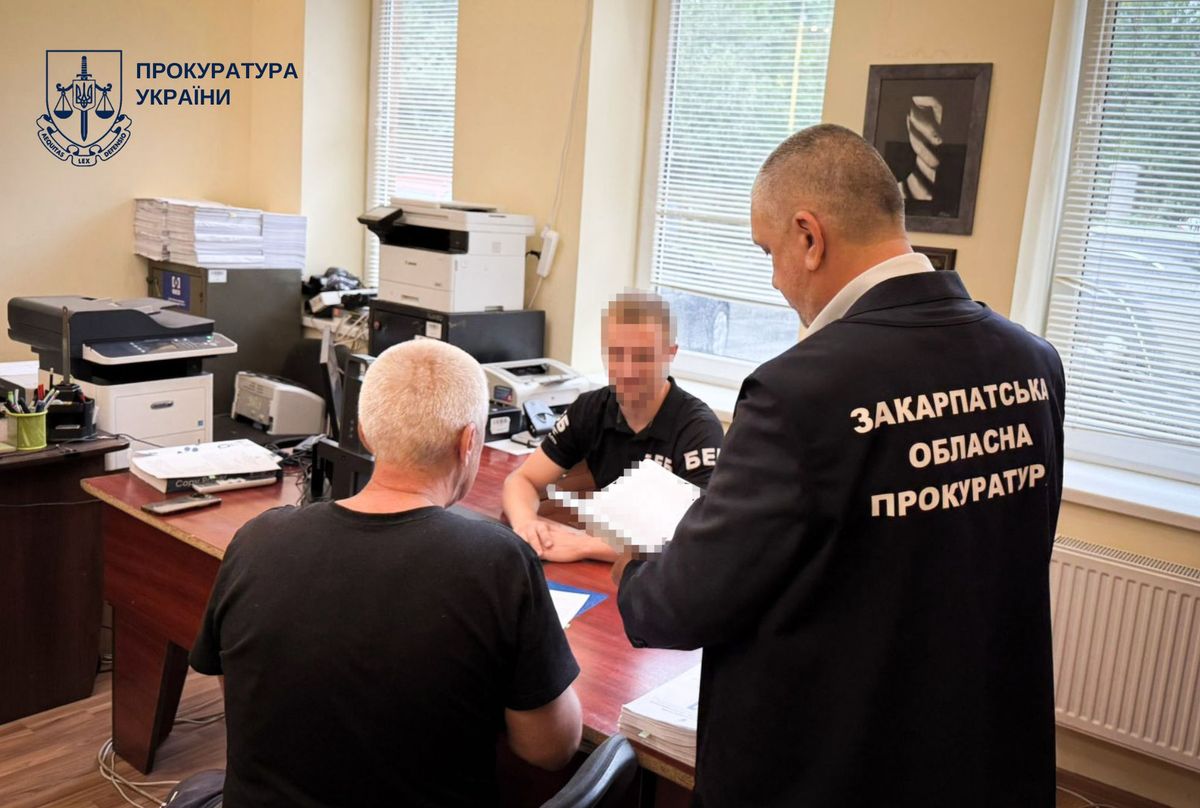 На Закарпатті депутат міськради нелегально продавав сигарети на своєму подвір’ї