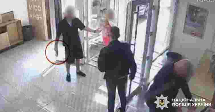 В Ужгороді у приміщенні «Нової пошти» сталася стрілянина