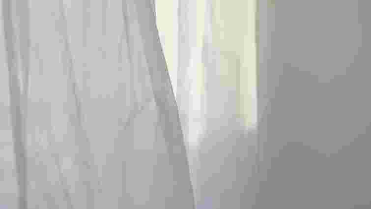 Як почистити штори, не знімаючи їх: простий лайфхак 