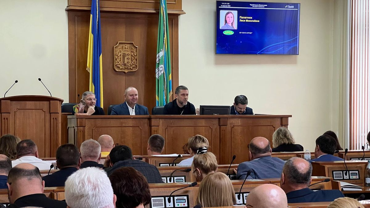 У Чернівцях депутати обласної ради проголосували за звільнення голови