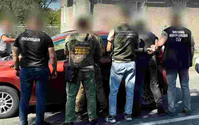 Військовослужбовці ТЦК з Буковини переправляли ухилянтів за кордон