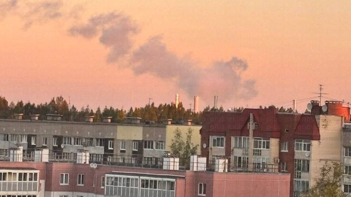 Після атаки БпЛА у нафтоналивному порту Ленінградської області спалахнуло судно