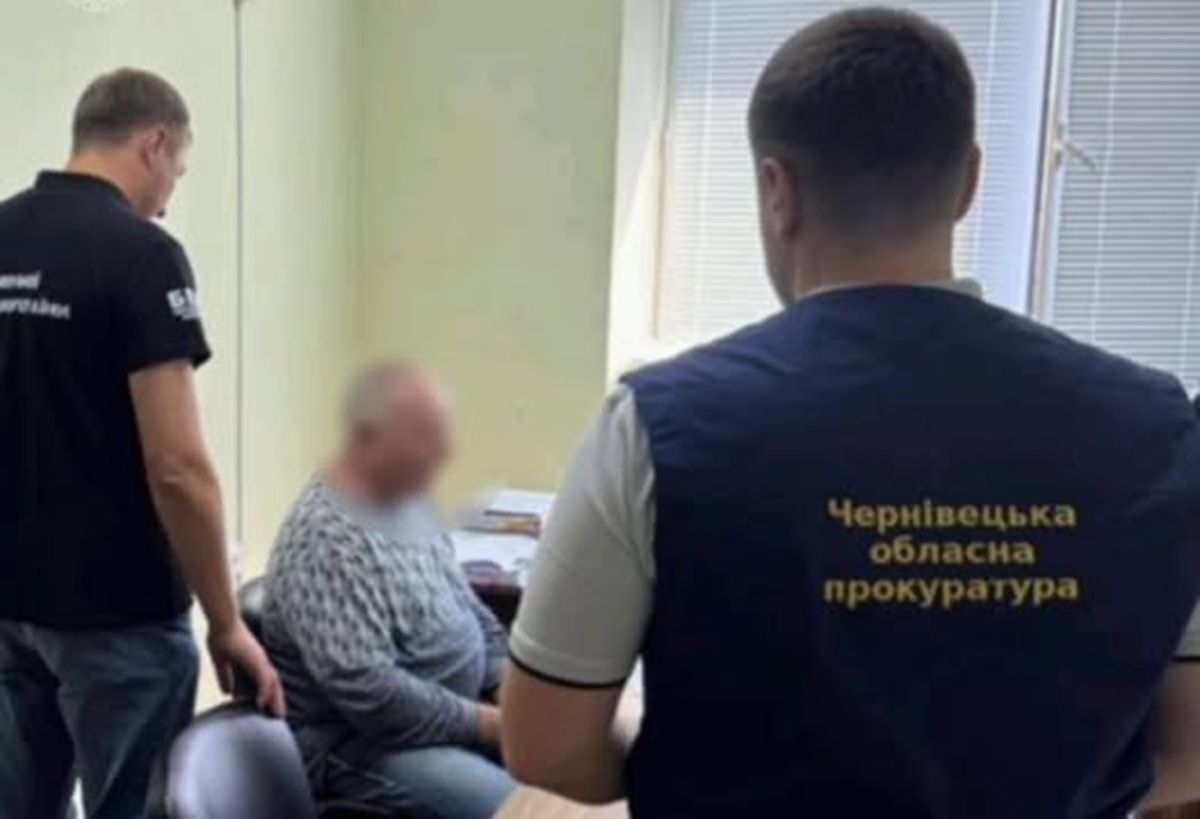 Екскерівника тролейбусного управління Чернівців підозрюють у розтраті 7,3 млн грн