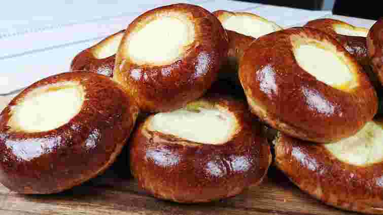 Пухкі ватрушки з сиром. Рецепт дня