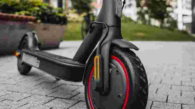 У центрі Франківська заборонили рух електросамокатів