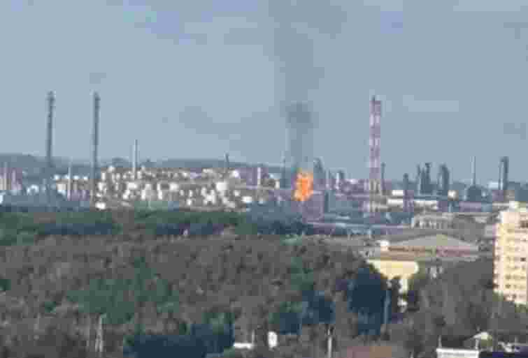 У Росії внаслідок атаки дронів виникла пожежа на  Ново-Уфимському НПЗ