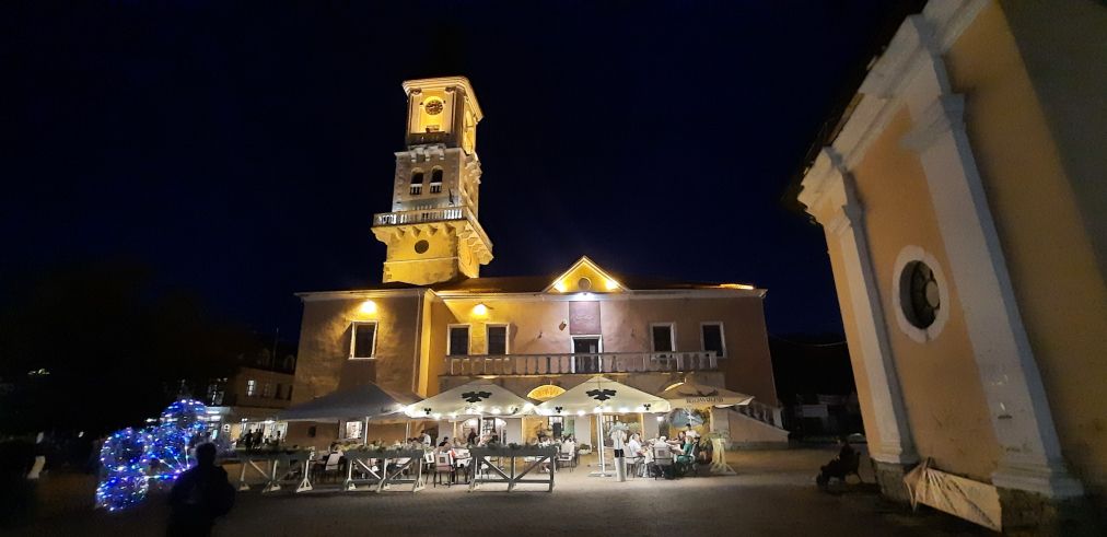 Ратуша вночі (фото ZAXID.NET)