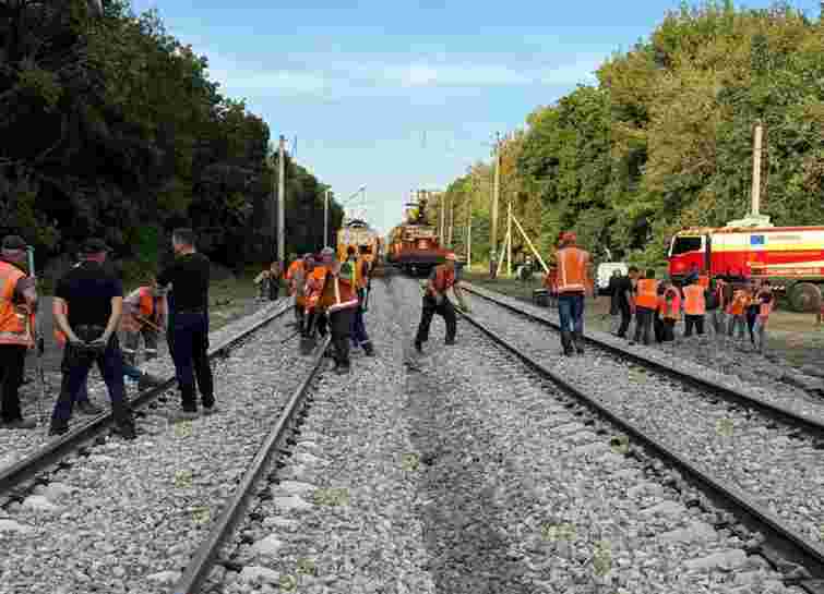 На Київщині відновили залізничне сполучення після вибухів у потязі
