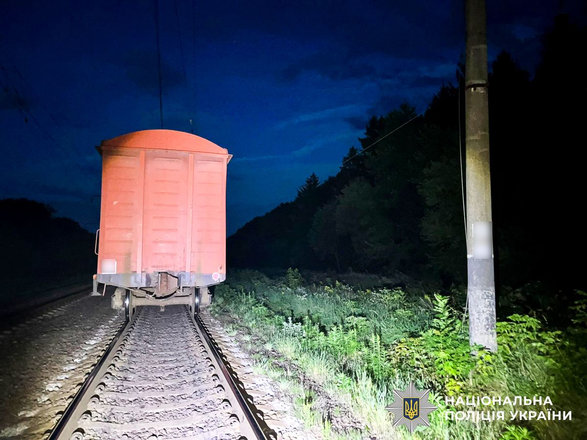 У Дубні поїзд переїхав на смерть неповнолітню, яка раптово лягла на колії