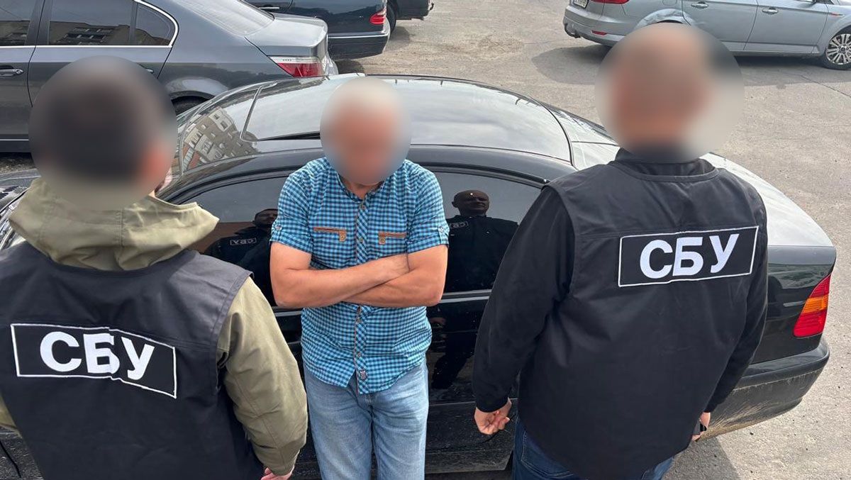 На Тернопільщині директор коледжу влаштовував на навчання за хабар
