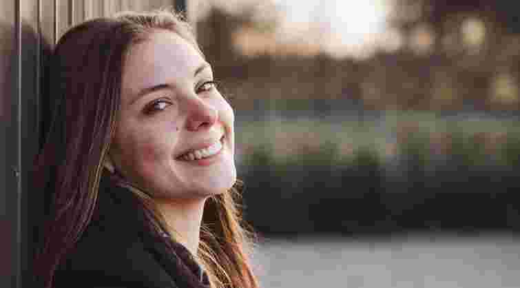 Схожі слова з різними значеннями: коли говорити «усмішка» або «посмішка»