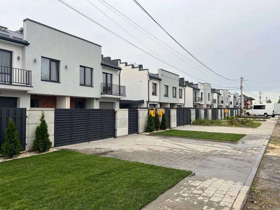 Котеджне містечко у Білогорщі з дуплексами по 150 тис. доларів. Фото OLX
