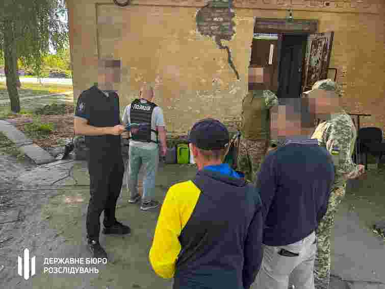 ДБР затримало військових посадовців за масштабні розкрадання пального з частини