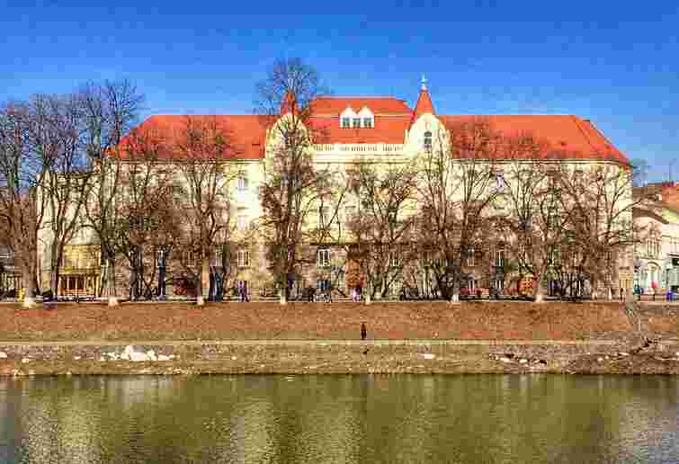 Найкращі та найгірші школи Ужгорода 2025 року