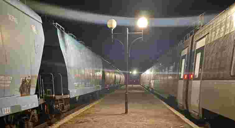 Неподалік Тернополя поїзд на смерть збив чоловіка, що сидів біля колії