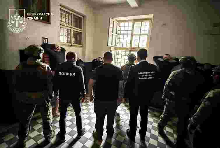 На Закарпатті кримінальний авторитет з в’язниці керував переправленням ухилянтів