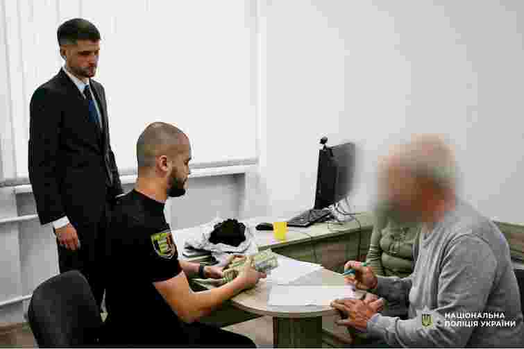 На Закарпатті родині полоненого військового повернули 3 млн грн, які виманили шахраї