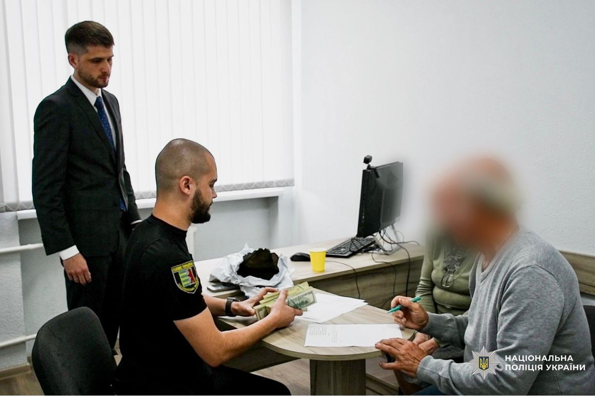 На Закарпатті родині полоненого військового повернули 3 млн грн, які виманили шахраї