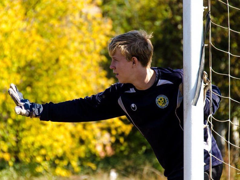 Степан Чубенко був воротарем молодіжної команди ФК «Авангард»