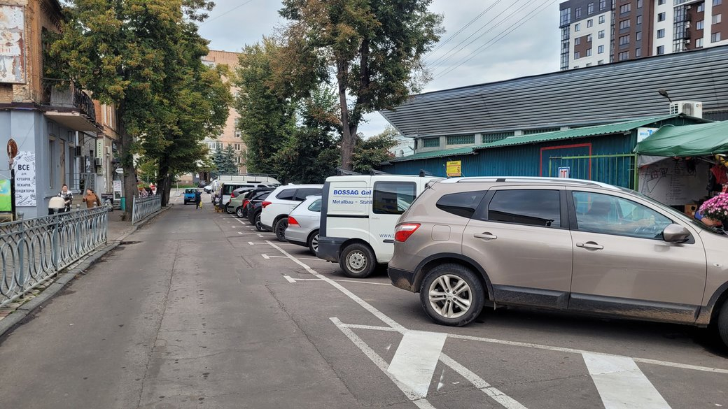 Вулиці в Рівному, де планують облаштувати платні парковки (фото Суспільного)