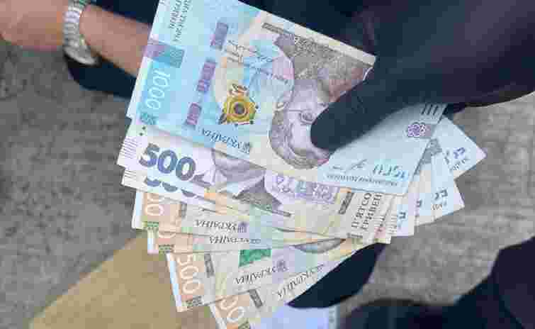 Суд виніс вирок посереднику за передачу хабарів у сервісний центр МВС у Львові