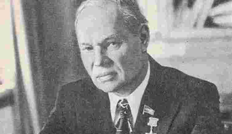 Не вступив у КПРС, писав про Голодомор та уникнув репресій