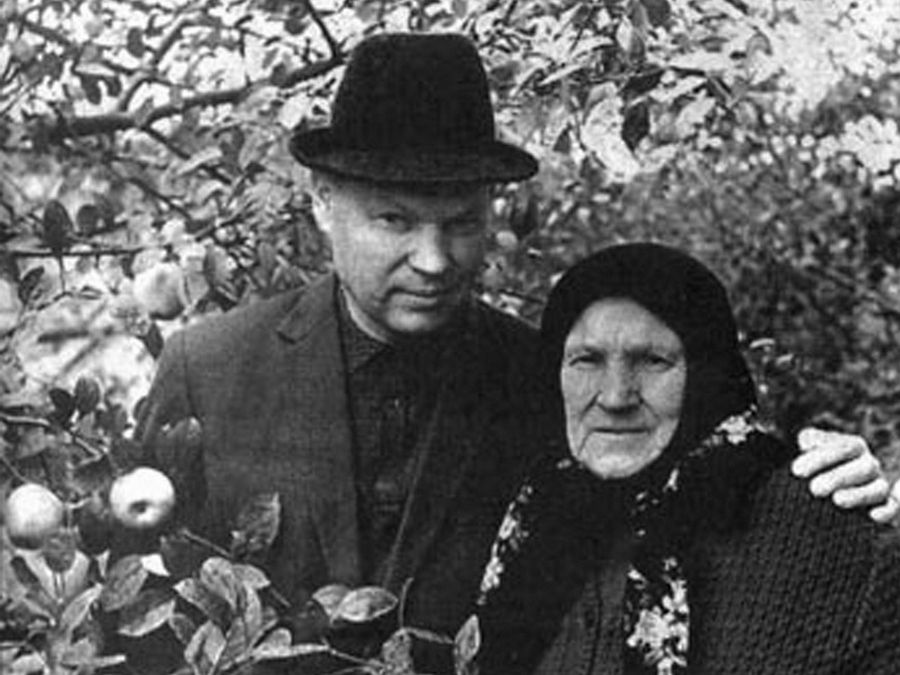 Михайло Стельмах з матір’ю Ганною