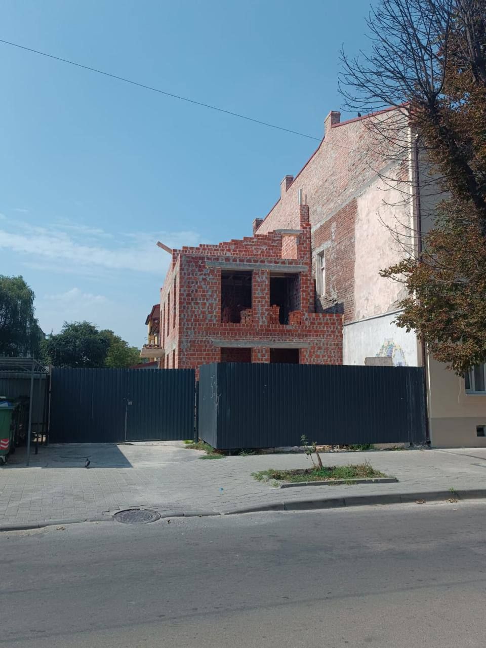 Cамобуд на вул. Братів Міхновських, 39 у Львові (фото ЛМР)