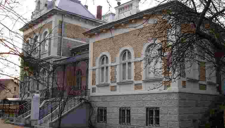 Чому потрібно обʼєднати музеї Франка й Грушевського