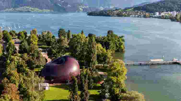 Приголомшливий вигляд: у Швейцарії встановили надувний концертний зал