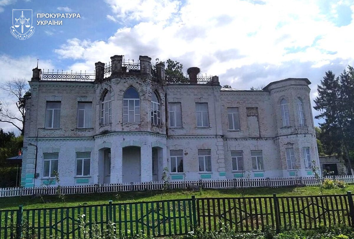 Громаду на Хмельниччині через суд зобов’язали зберегти палац XIX століття