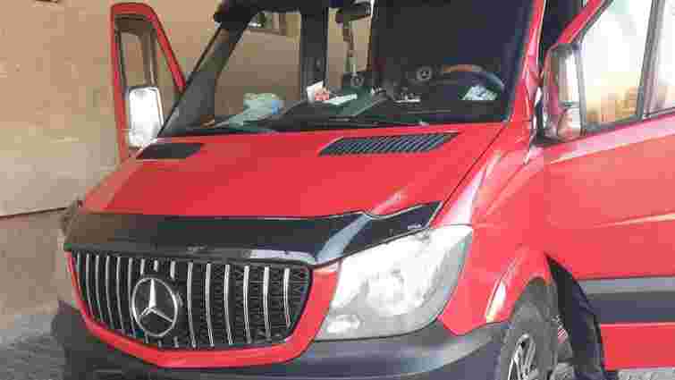 Митники вилучили у закарпатця авто за 1 млн грн через заховані 200 пачок сигарет