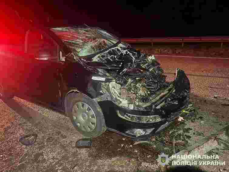 На Рівненщині бус на смерть збив водія, який чекав на оформлення ДТП