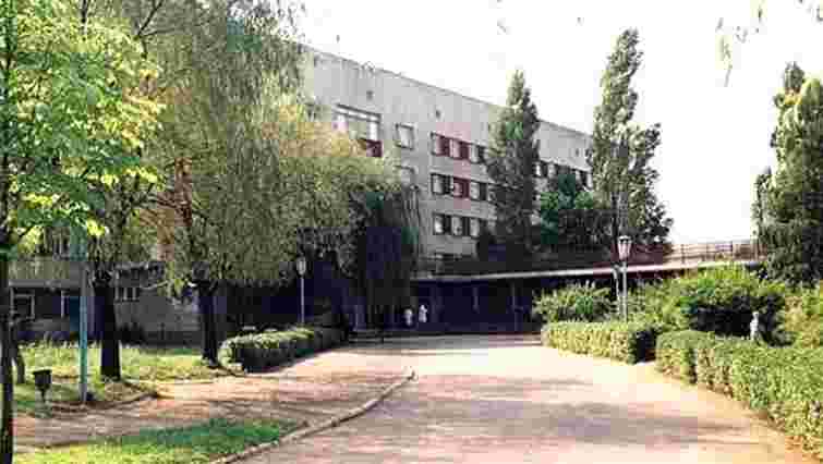 Закарпатські депутати перетворили унікальну лікарню на центр реабілітації пенсіонерів