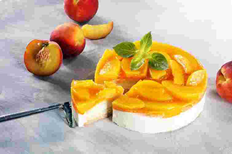 Мусовий торт з персиками. Рецепт дня