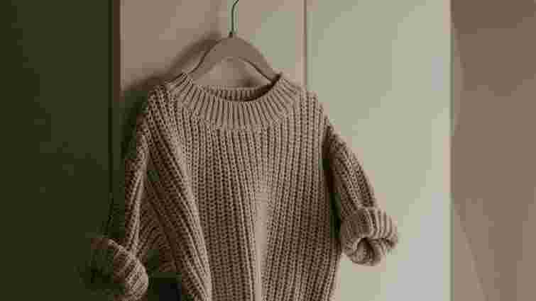 Жодних вішалок: головна помилка, яка розтягне і зіпсує ваші светри 