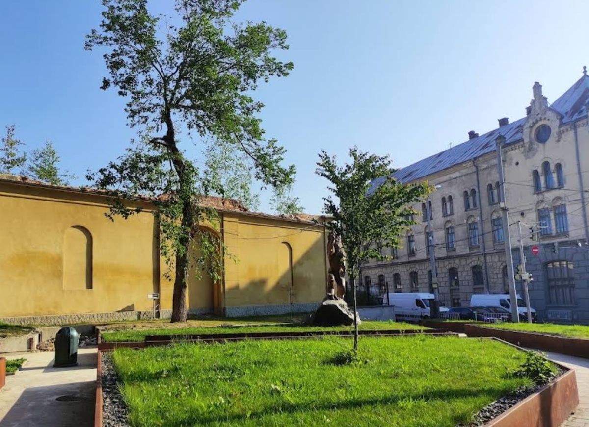 Львівʼянка поверне міській раді незаконно приватизовану землю під памʼятником ЗУНР