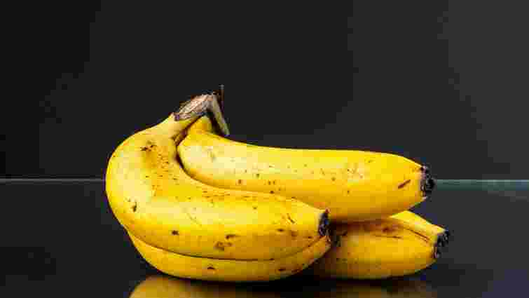 Знадобиться лише скотч: як уповільнити дозрівання бананів 