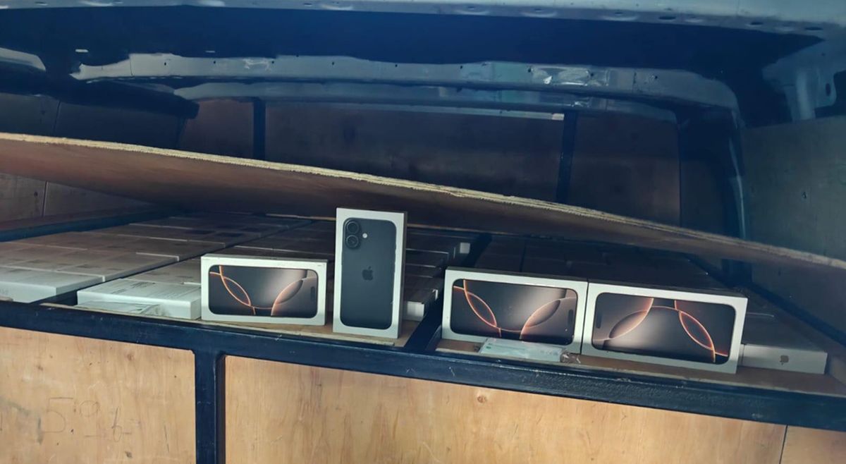 У Шегинях митники виявили контрабанду iPhone на 6 млн грн