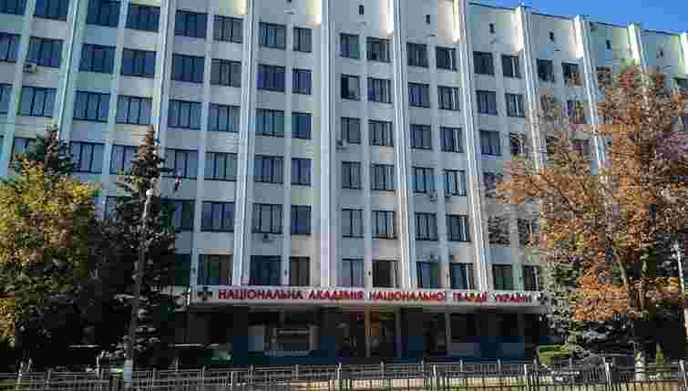 Хмельницький суд зобов’язав відрахованого курсанта виплатити 297 тис. грн академії НГУ