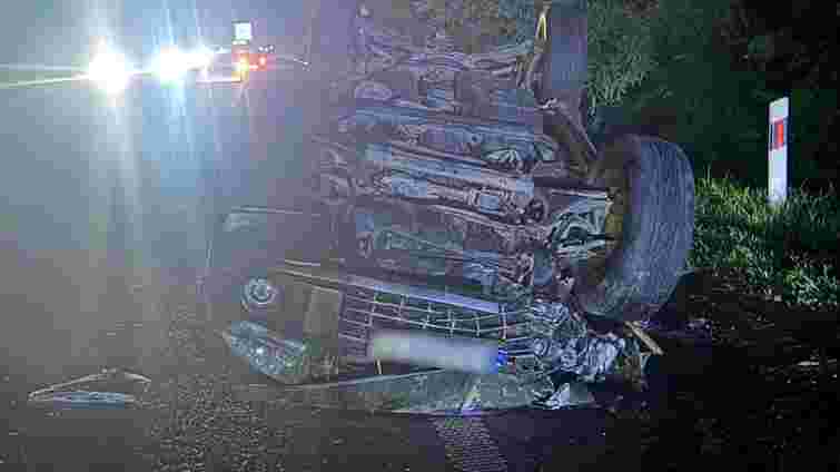 На трасі біля Буська позашляховик зіткнувся з підводою, є загибла